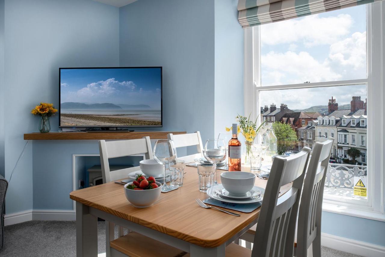 Abbey Road Boutique Holiday Apartment Llandudno Esterno foto